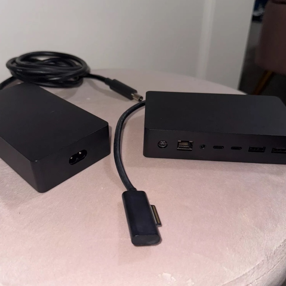 Microsoft Surface Dock 2 Docking Station Surface Pro 1917 w/ 199W AC Adapter